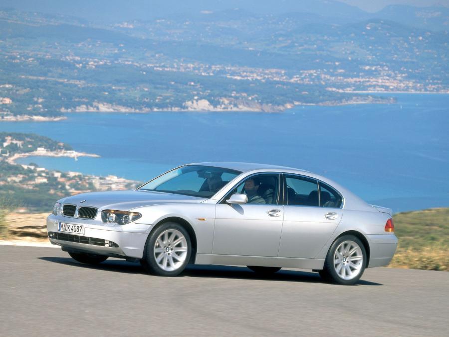  BMW 730i 2003 года  (фото 13 из 18)